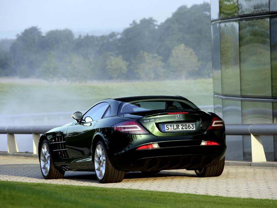  Mercedes-Benz SLR McLaren 2005 года  (фото 7 из 10)
